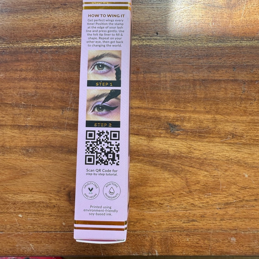 Winged Eyeliner Stamp Kit - Picture 2 of 5